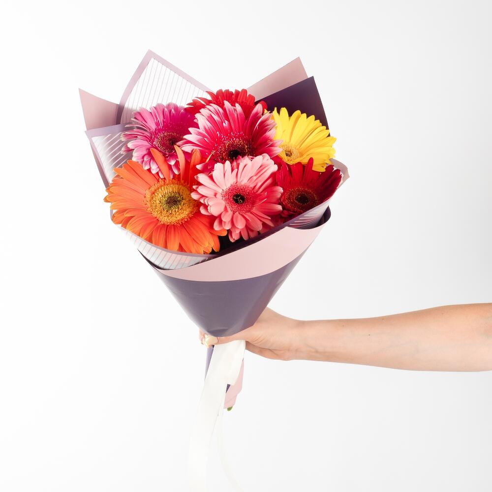 Солнечный букет из 7 свежих гербер – радость в подарок Ломоносов Санкт-Петербург