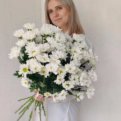 Букет «Ромашка» — свежесть белых хризантем в деревенском стиле Ломоносов Санкт-Петербург