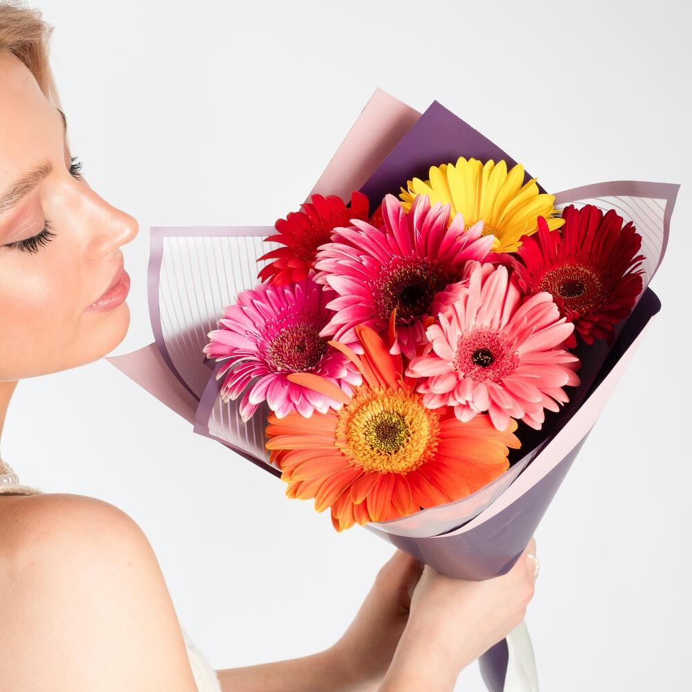 Солнечный букет из 7 свежих гербер – радость в подарок Ломоносов Санкт-Петербург