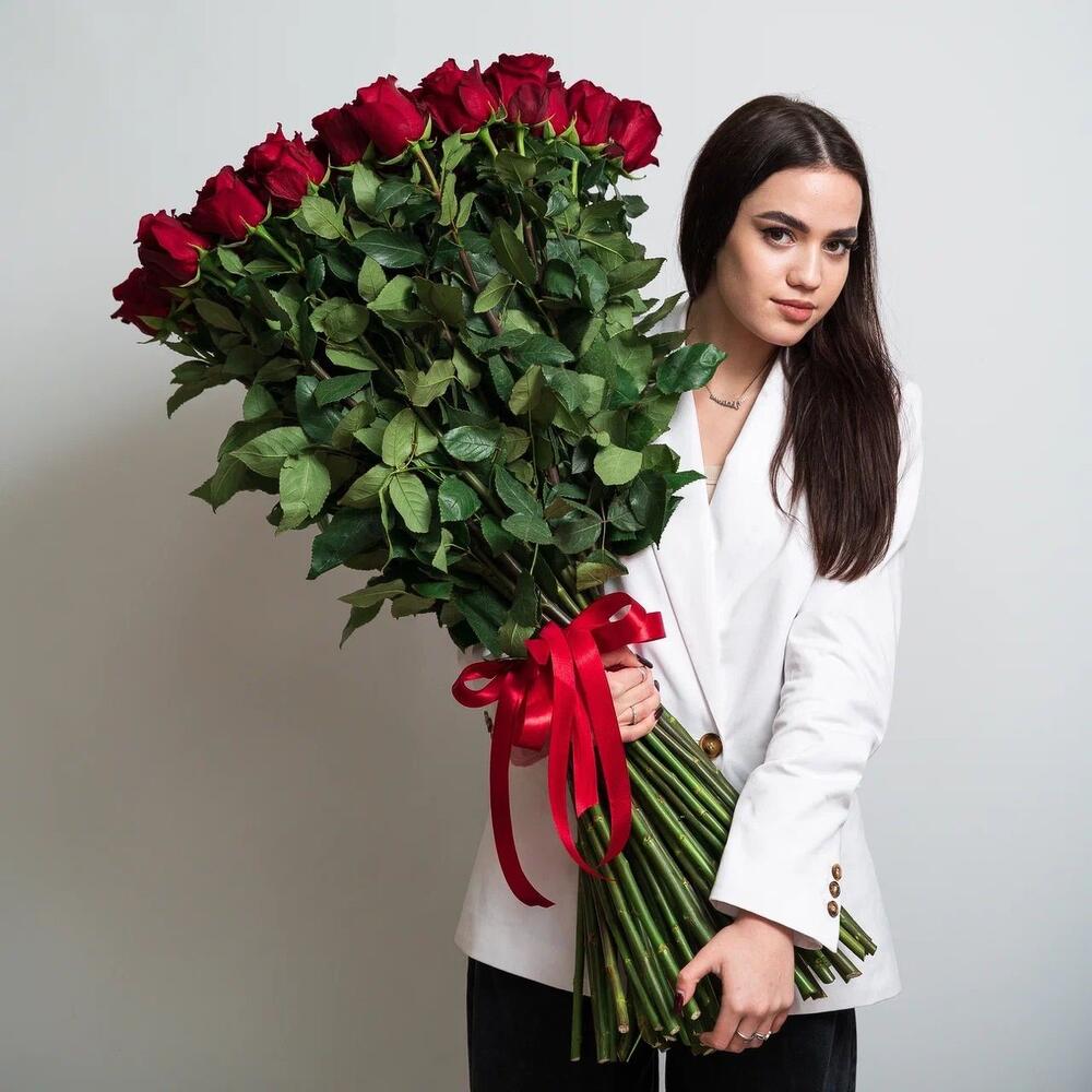Роскошный букет из 51 красной розы – воплощение безграничной любви Ломоносов Санкт-Петербург