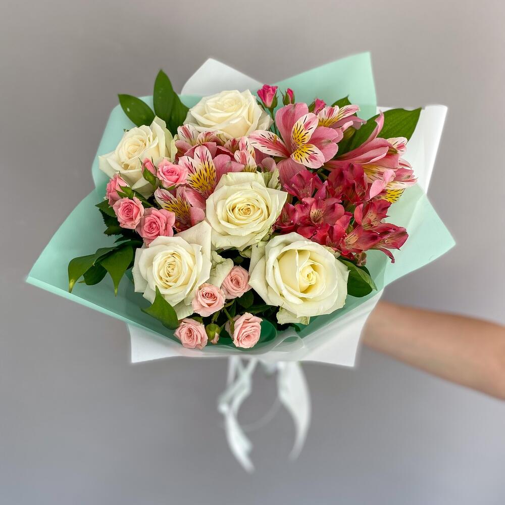 Букет «Николь» – изысканное сочетание роз, кустовых роз и альстромерий Ломоносов Санкт-Петербург