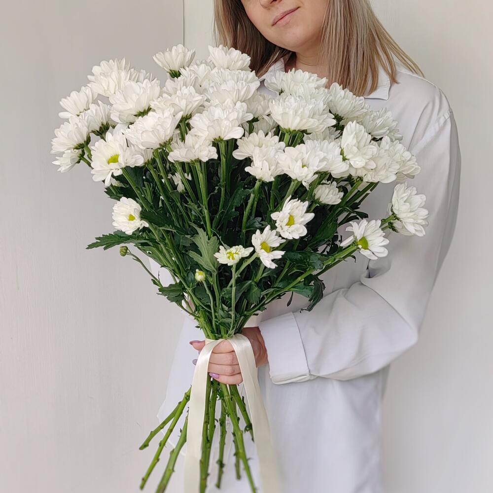 Букет «Ромашка» — свежесть белых хризантем в деревенском стиле Ломоносов Санкт-Петербург