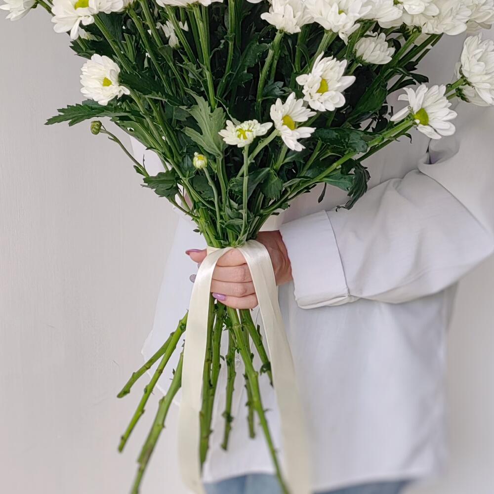 Букет «Ромашка» — свежесть белых хризантем в деревенском стиле Ломоносов Санкт-Петербург