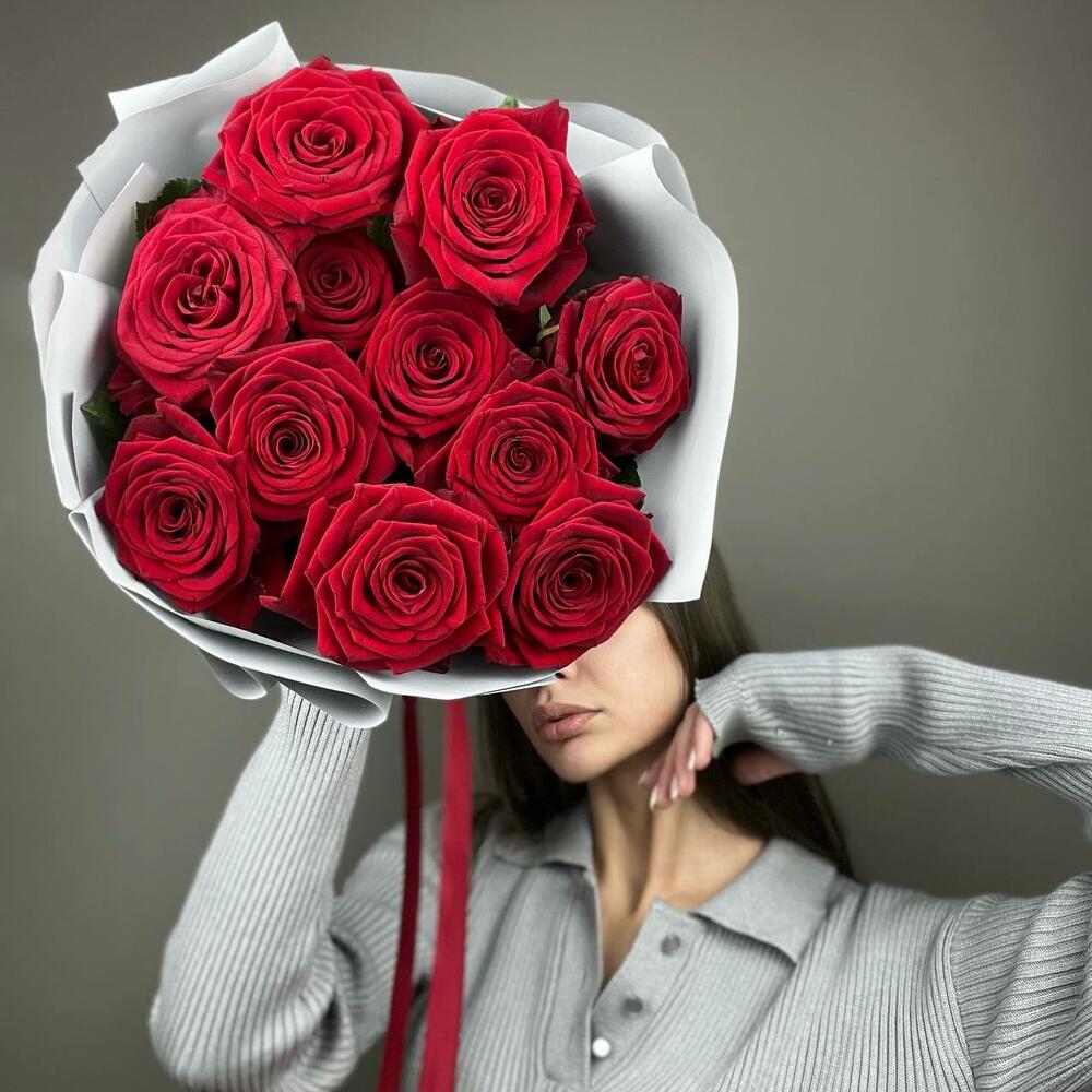 Букет «Красный бархат» – роскошь эквадорских роз Ломоносов Санкт-Петербург