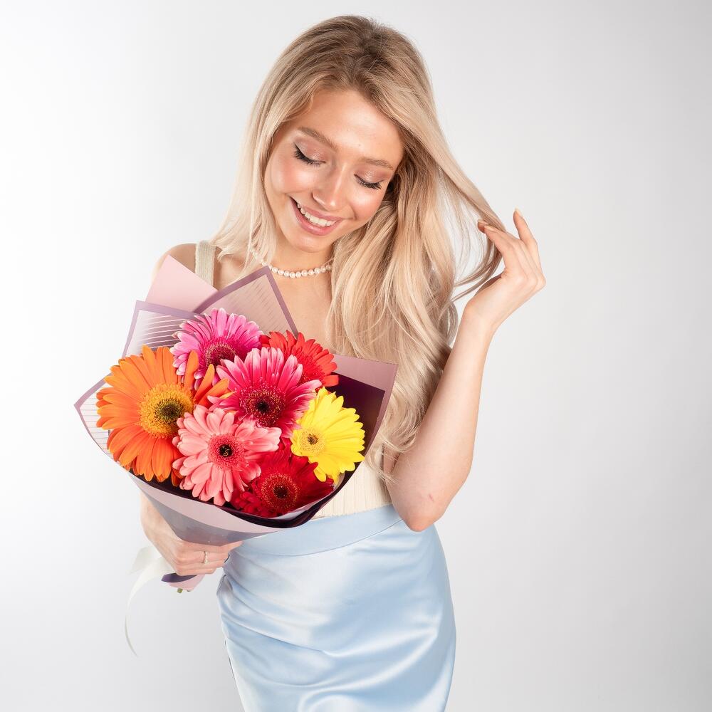 Солнечный букет из 7 свежих гербер – радость в подарок Ломоносов Санкт-Петербург