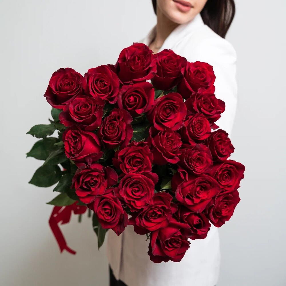 Роскошный букет «Эксплорер» – 25 красных роз для самых важных моментов Ломоносов Санкт-Петербург