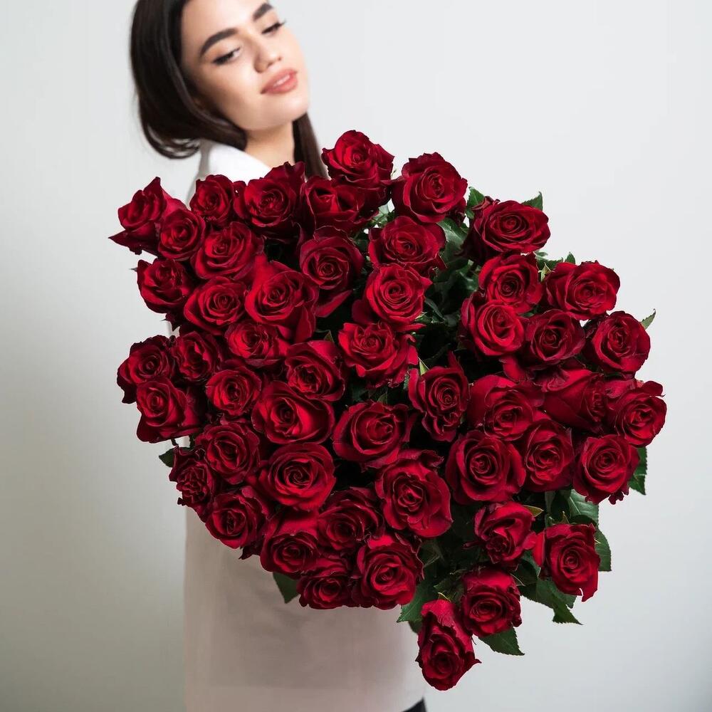 Роскошный букет из 51 красной розы – воплощение безграничной любви Ломоносов Санкт-Петербург